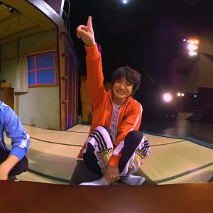 喜劇『おそ松さん』、6つ子360度トークのVR動画の配信がスタート　“神席”体験ができる舞台本編VRも イメージ画像