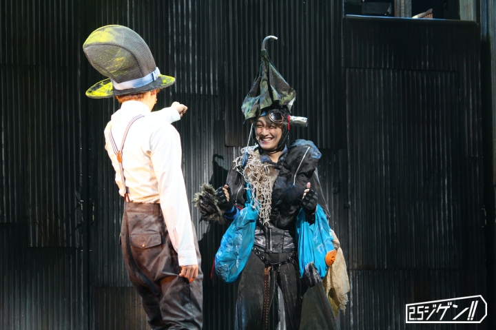 舞台『えんとつ町のプペル』東京公演開幕　絵本の世界を表現した、美しい演出とナンバーに注目 イメージ画像