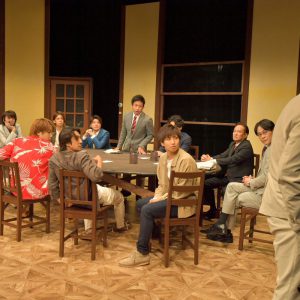 キムラ真「“演劇”が生きる為に必要なんだ」　ナイコン『12人の怒れる男』舞台写真＆コメントが到着 イメージ画像