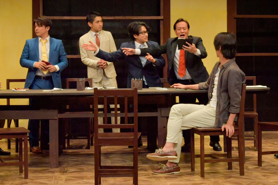 キムラ真「ライバルは先週の自分たちです」、舞台『12人の怒れる男』東京公演が開幕 イメージ画像