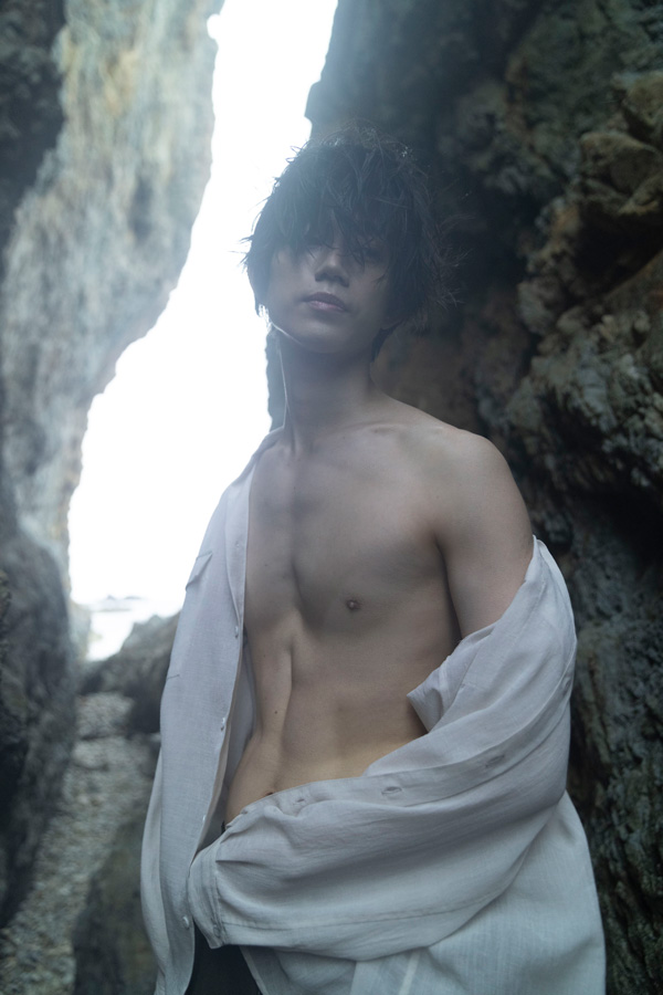 高橋健介の1st写真集「モライモノ」発売決定、鍛え上げた肉体美を披露 イメージ画像
