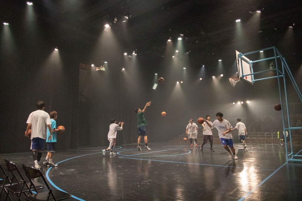 朝田淳弥「芝居もバスケも正真正銘のナマモノ」、高校バスケットボール部が描かれる『あの夏の飛行機雲』開幕へ イメージ画像